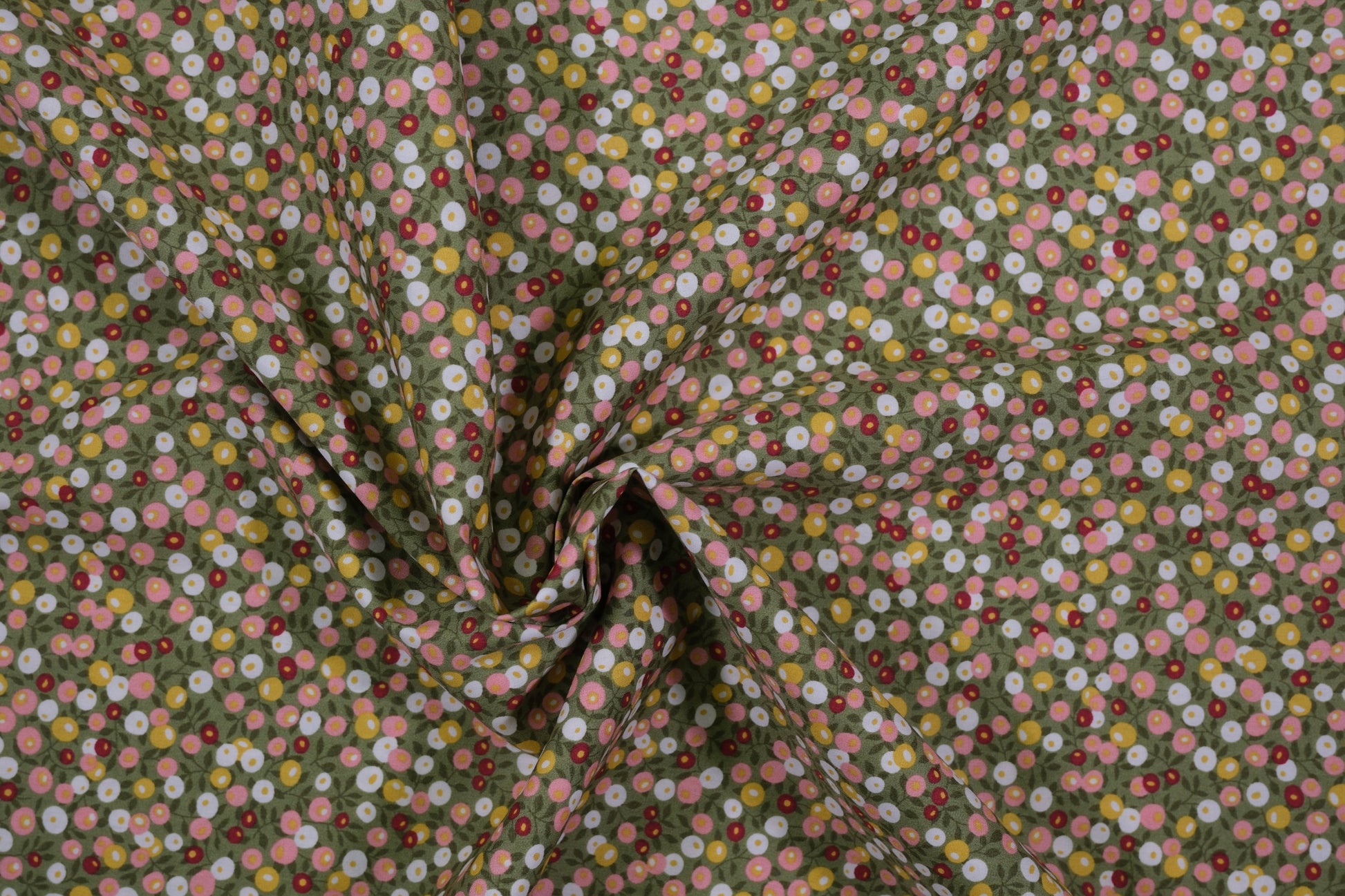 Baumwollstoff Ditsy-Blumen Oliv Bunt – olivgrüner Baumwollstoff mit buntem Streublumen-Muster