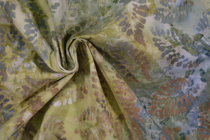 Baumwollstoff Batik Grün Blau – naturfarbener Batikstoff mit organischem Muster