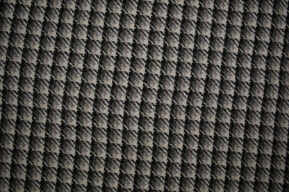 Wollstoff mit klassischem Hahnentritt-Muster in Schwarz und Grau - Nahaufnahme der Materialqualität 140cm