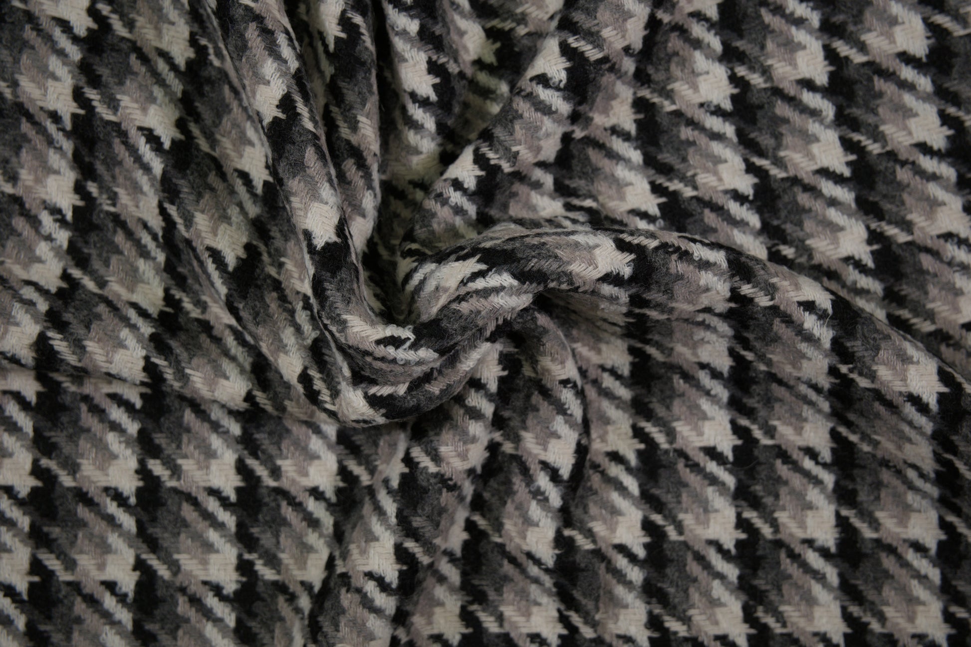 Wollstoff mit klassischem Hahnentritt-Muster in Schwarz und Grau - Metrware Materialqualität 140cm