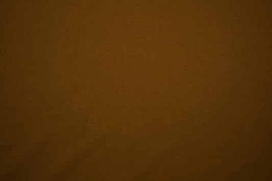Senffarbener Leinenstoff – feine Struktur in Nahaufnahme