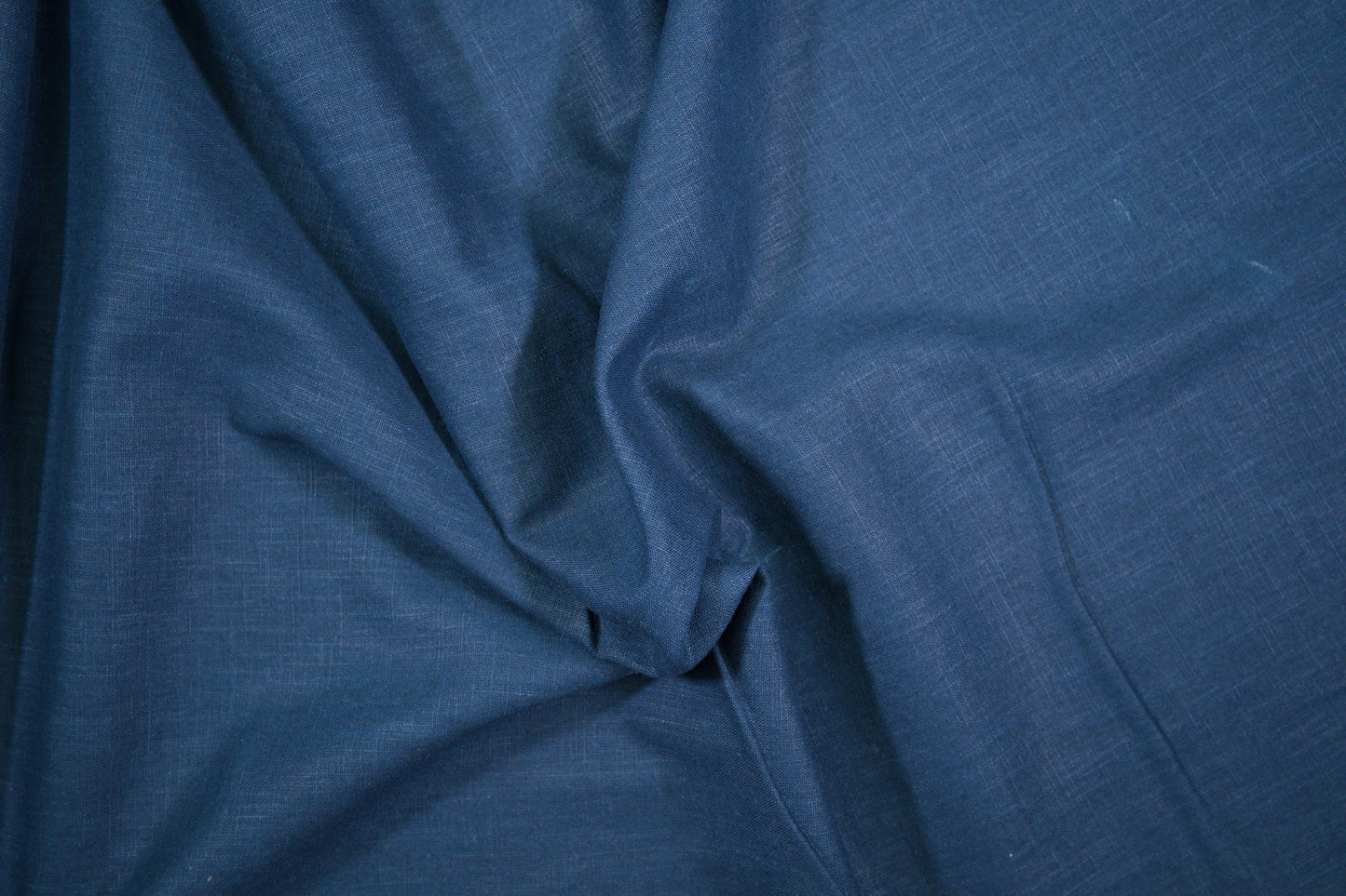 100% Leinen in Dunkelblau – weicher, natürlicher Stoff
