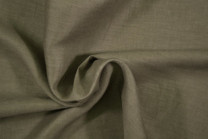 Olivfarbener Leinenstoff – naturverbundener Look