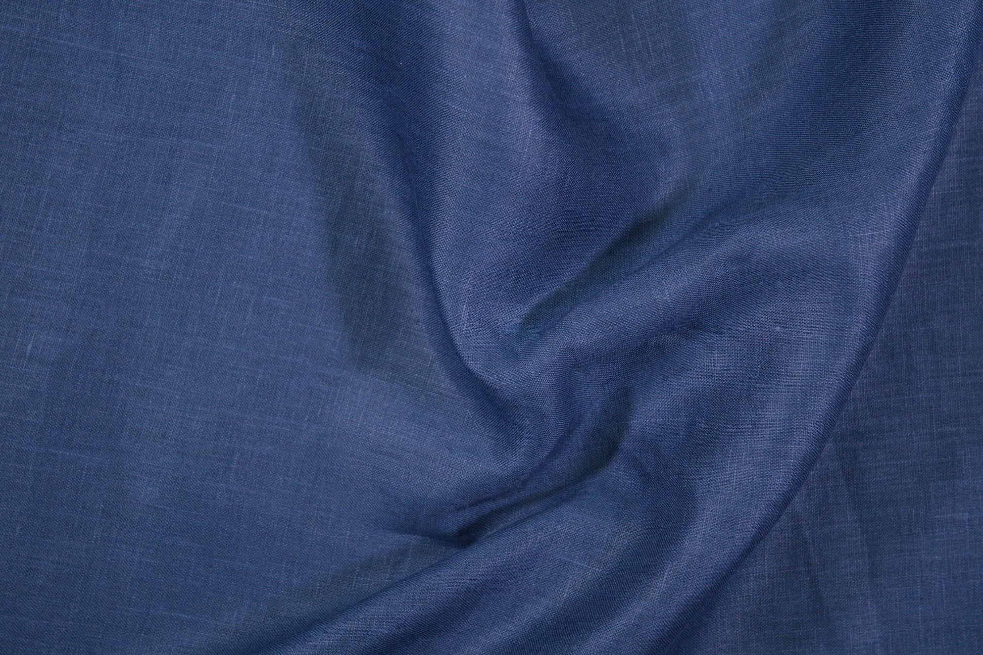 Dunkelblauer Leinenstoff – edler Naturstoff für Kleidung