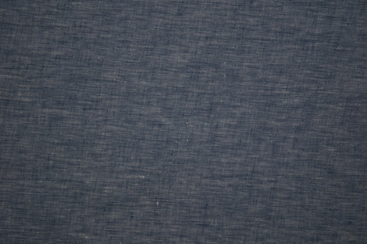 Jeansblau melierter Leinenstoff – Detailaufnahme der Stoffstruktur