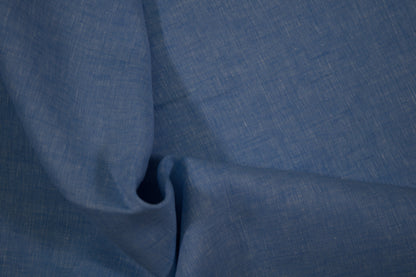 Leichter Leinenstoff in Hellblau – Detailaufnahme der Stoffstruktur