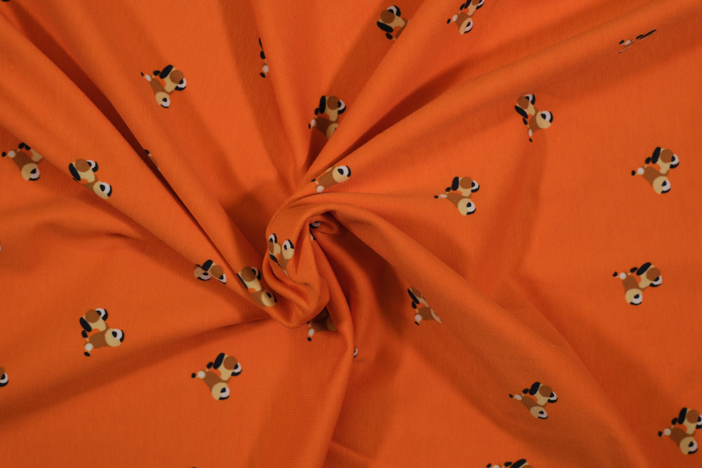 Oranger Baumwolljersey mit kleinen Hundemotiven