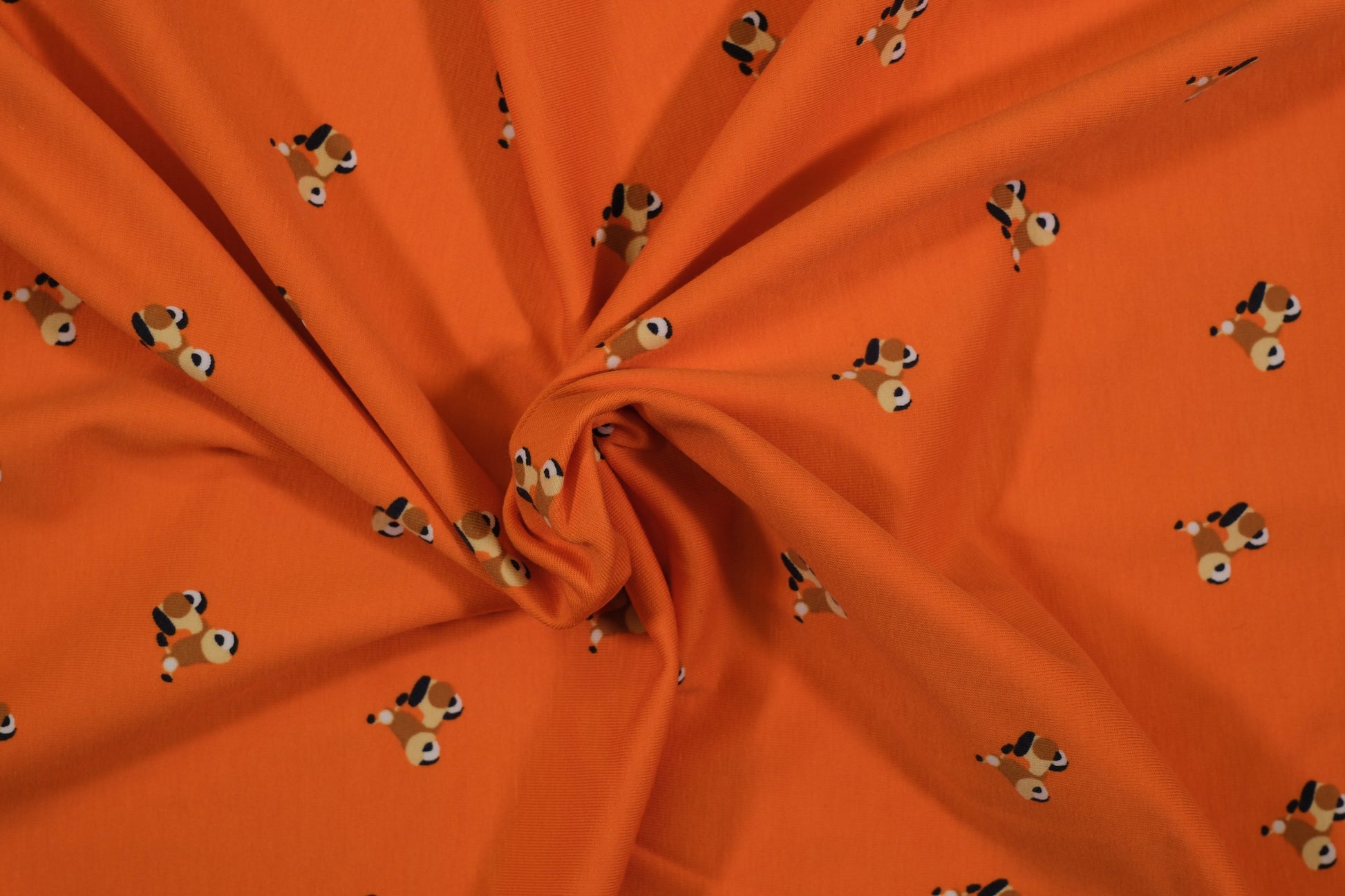 Oranger Baumwolljersey mit kleinen Hundemotiven