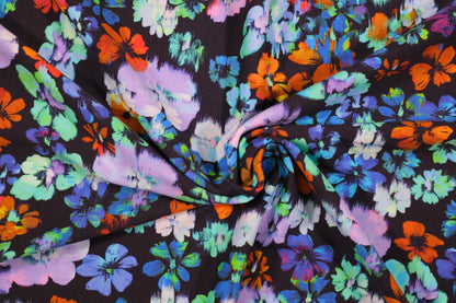 Baumwolljersey mit bunten Aquarell-Blumen auf dunklem Hintergrund