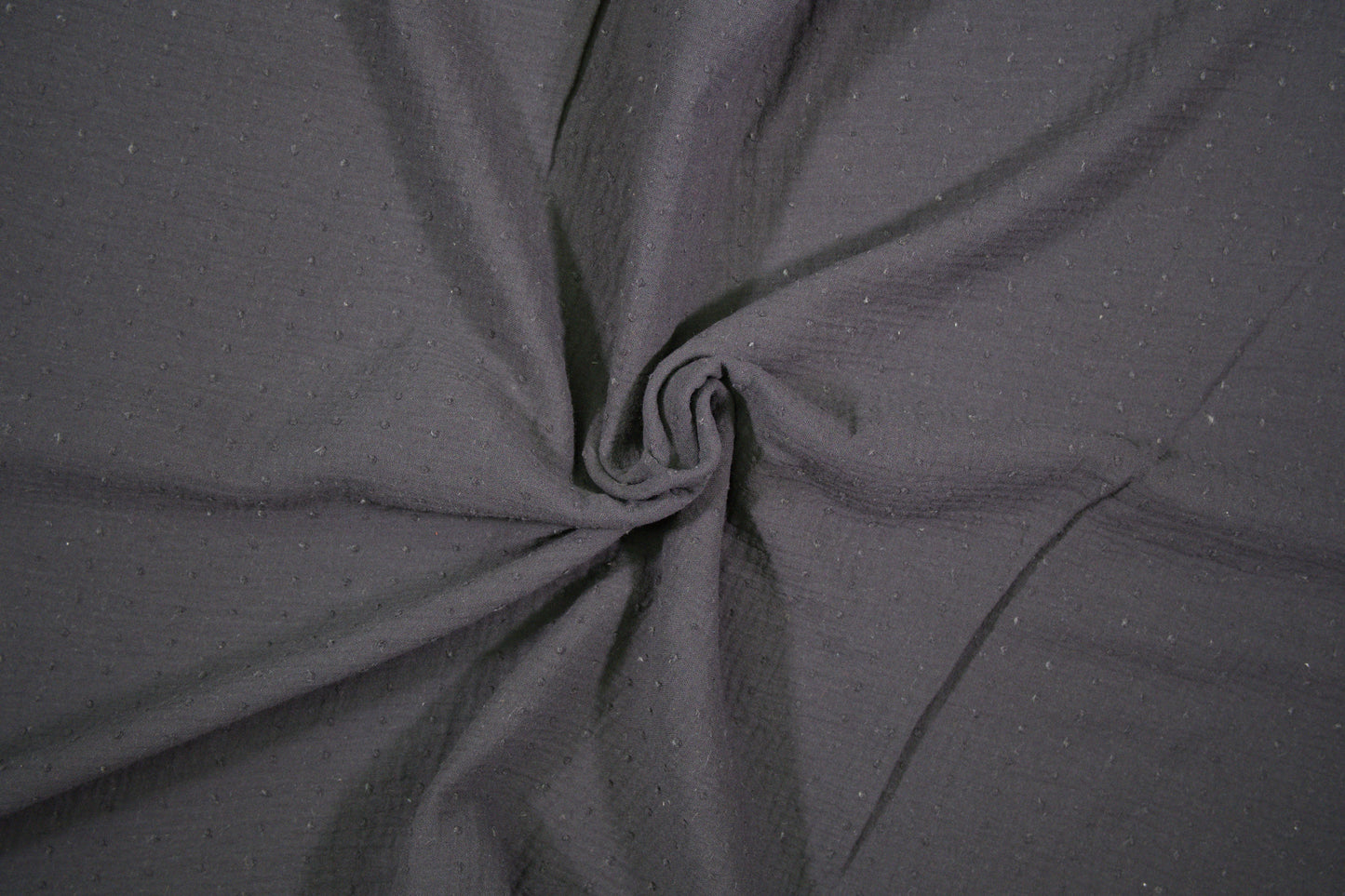 Musselin Double Gauze in Anthrazit mit feiner Punktstruktur - Detailaufnahme der Stoffstruktur