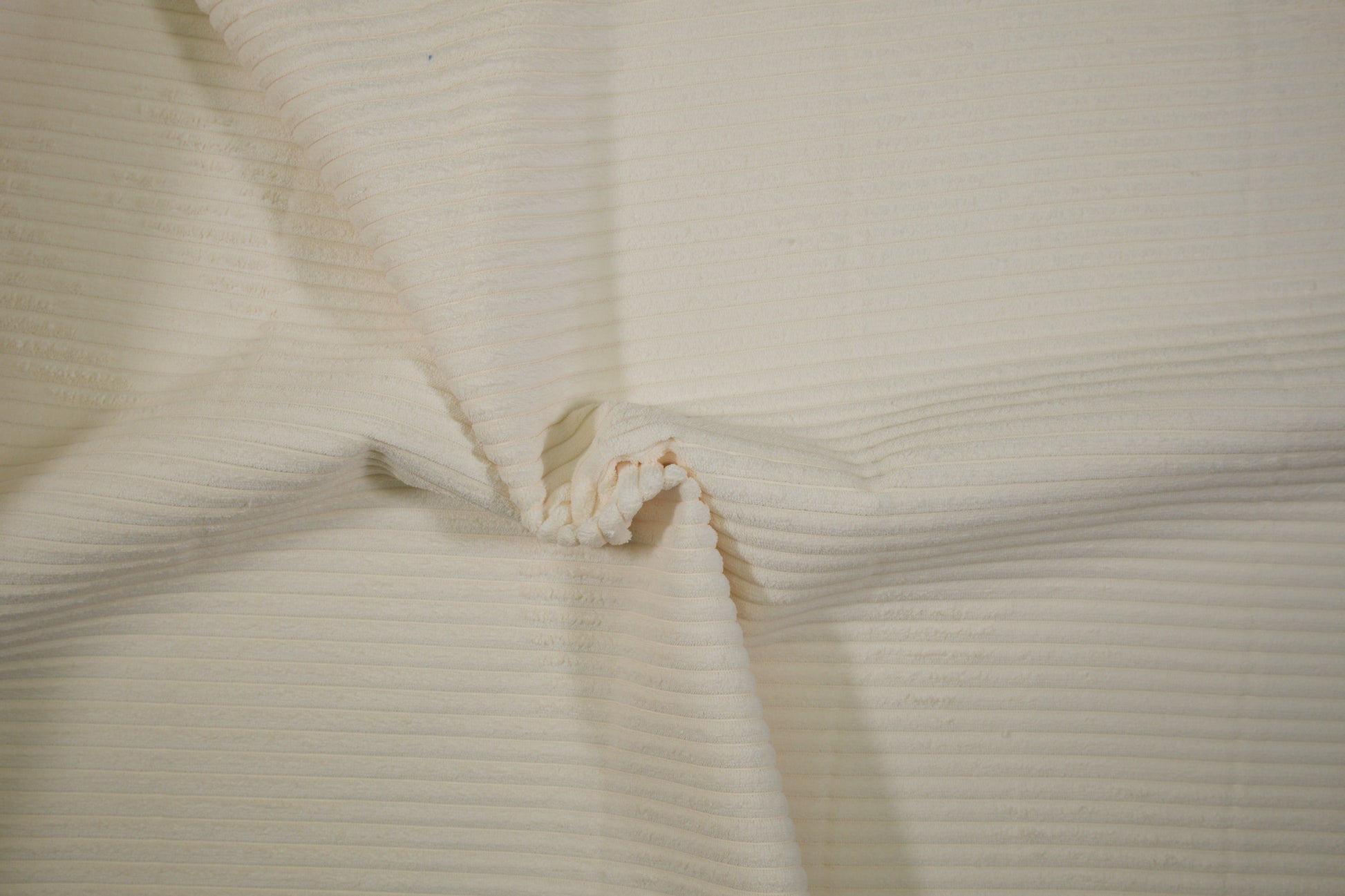 Möbelstoff in Uni-Creme mit glatter, feiner Struktur – ideal für Stühle und Sofas