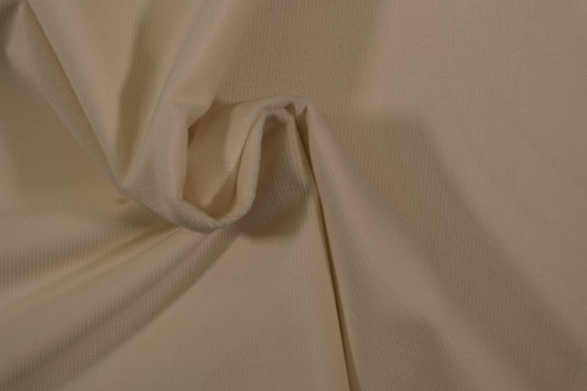 Möbelstoff in Uni-Creme mit glatter, feiner Struktur – ideal für Stühle und Sofas