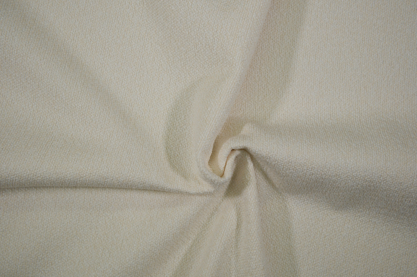 Heller Bouclé Möbelstoff in Creme – strukturierter Polsterstoff für moderne Wohnräume 140 cm breit Meterware