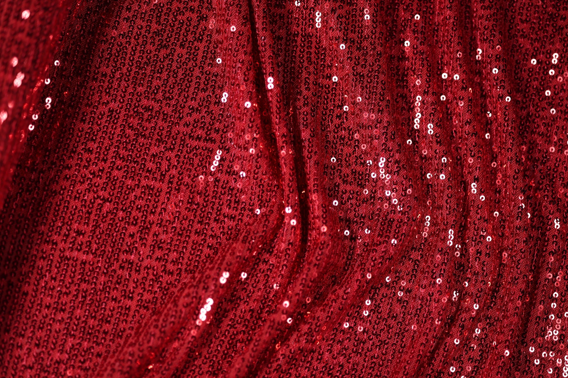 Pailletten – Scharlachrot – leuchtend, dicht bestickt und ideal für Abendmode
