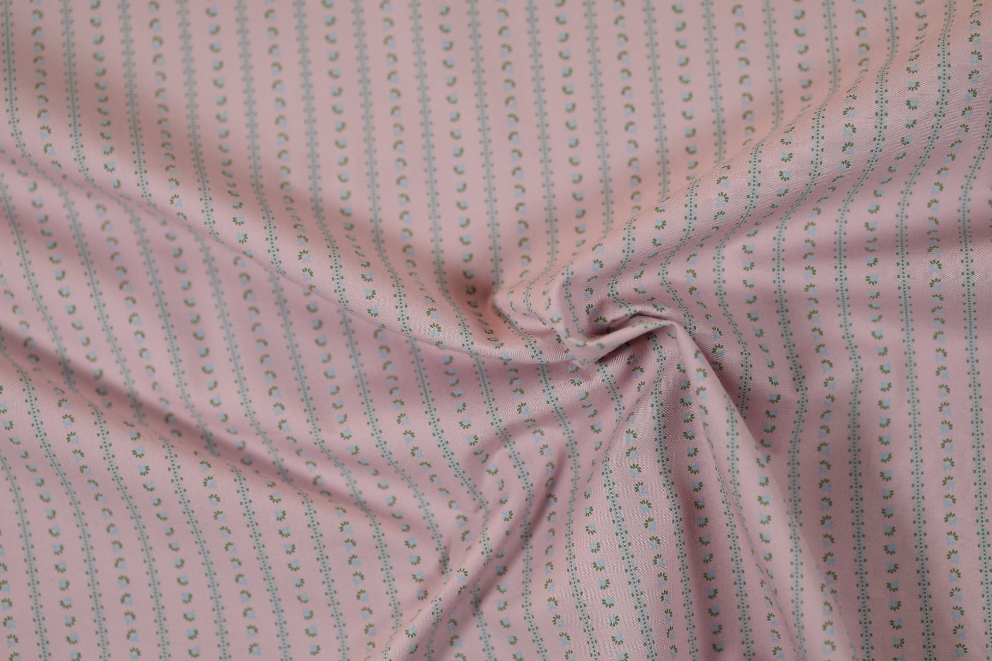 Baumwoll Stretch Stoff Rosenstreifen Rosa – elastisch und angenehm für vielfältige Projekte