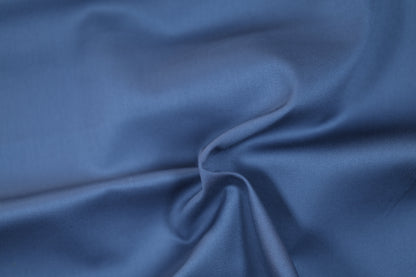 Stahlblauer Baumwollstoff – funktional & widerstandsfähig
