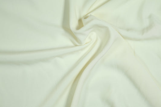 Viskosestoff in Vanille mit fließendem Fall – perfekt für Sommermode