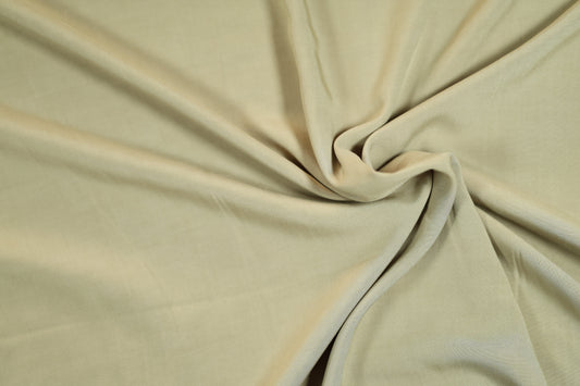Leichter Viskosestoff in Sandbeige – ideal für dezente Kleidung