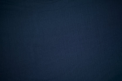 Krepp Viskose in Marineblau – weich, fließend und perfekt für Kleidung