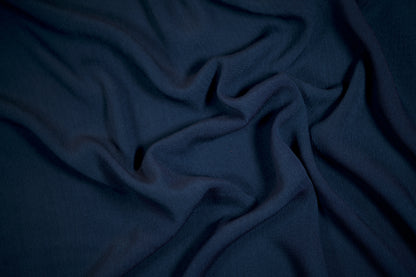 Krepp Viskose Stoff – Marineblau – stilvoll & luftig für dein Nähprojekt.