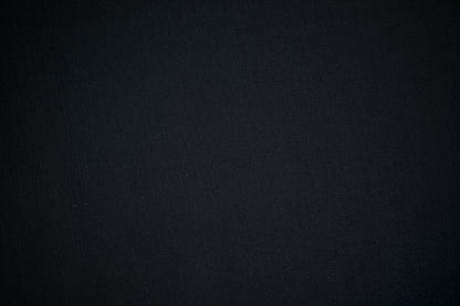 Viskosestoff in Schwarz mit Kreppstruktur – ideal für Blusen & Sommermode.