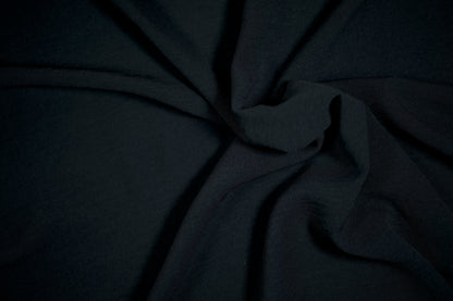 American Crepe Stoff Schwarz – klassisch und elegant
