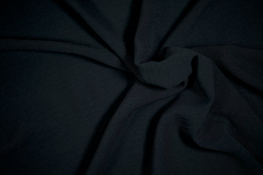 American Crepe Stoff Schwarz – klassisch und elegant
