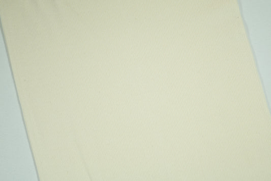 Feiner Bündchenstoff in zartem Eierschale-Ton – für elegante Kleidungsabschlüsse