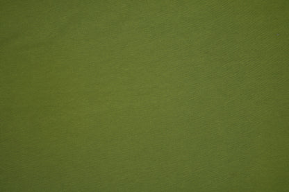 Detailaufnahme: elastischer Baumwolljersey in Olivgrün