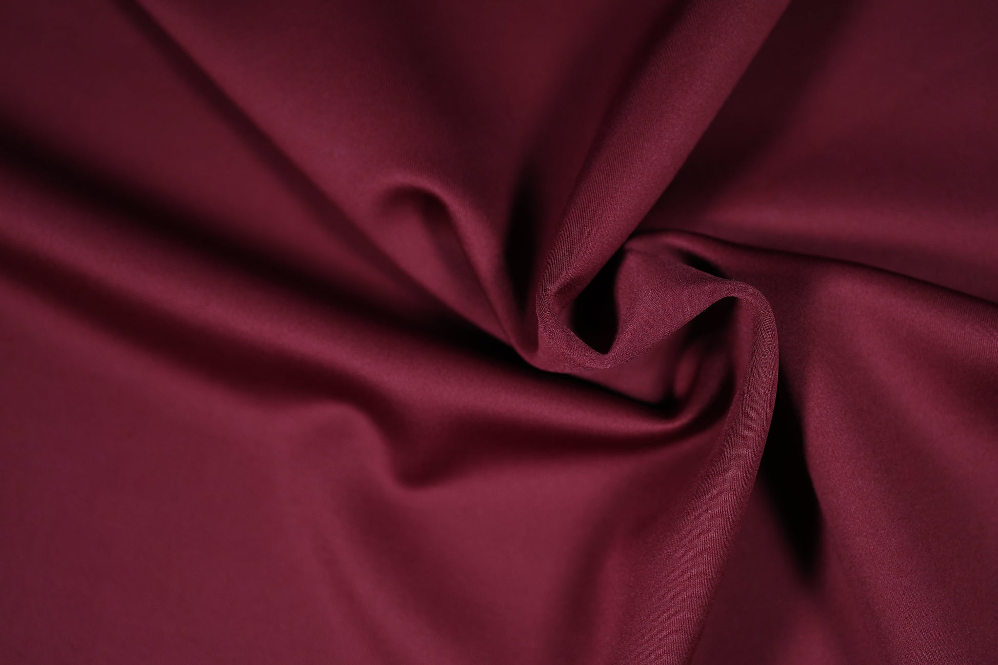 Scuba Stretch Stoff in edlem dunklem Bordeaux mit glatter Textur – ideal für Abendmode
