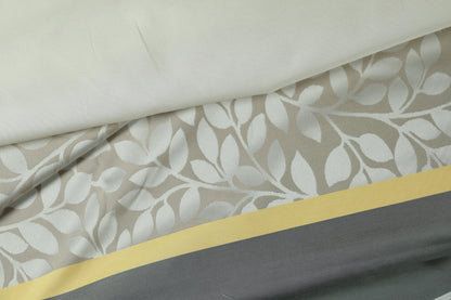 Eleganter Blätterstoff in Naturfarben – stilvoll und modern