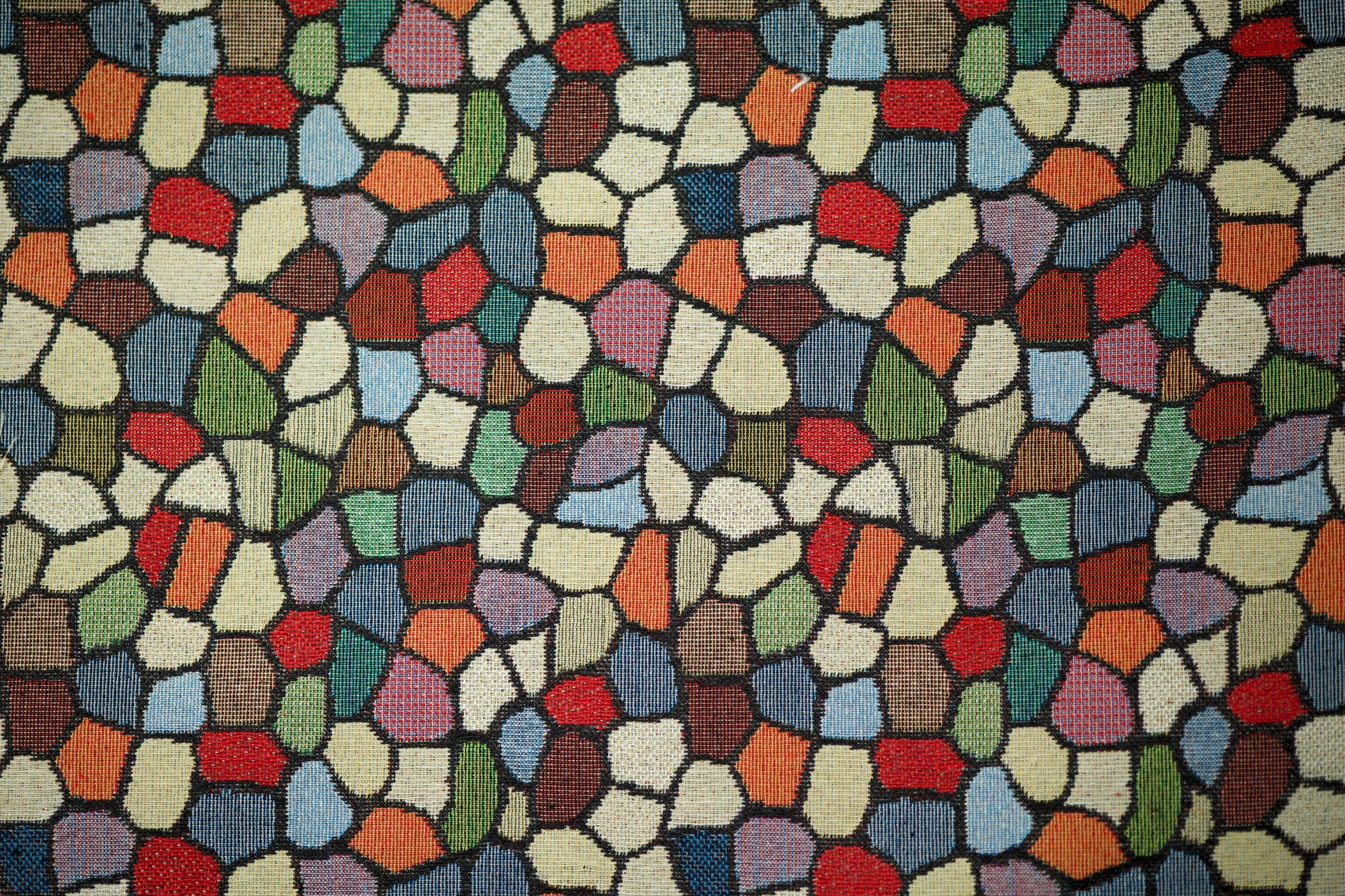 Bunter Möbelstoff mit Mosaikmuster in Multicolor – perfekt für kreative Raumgestaltung