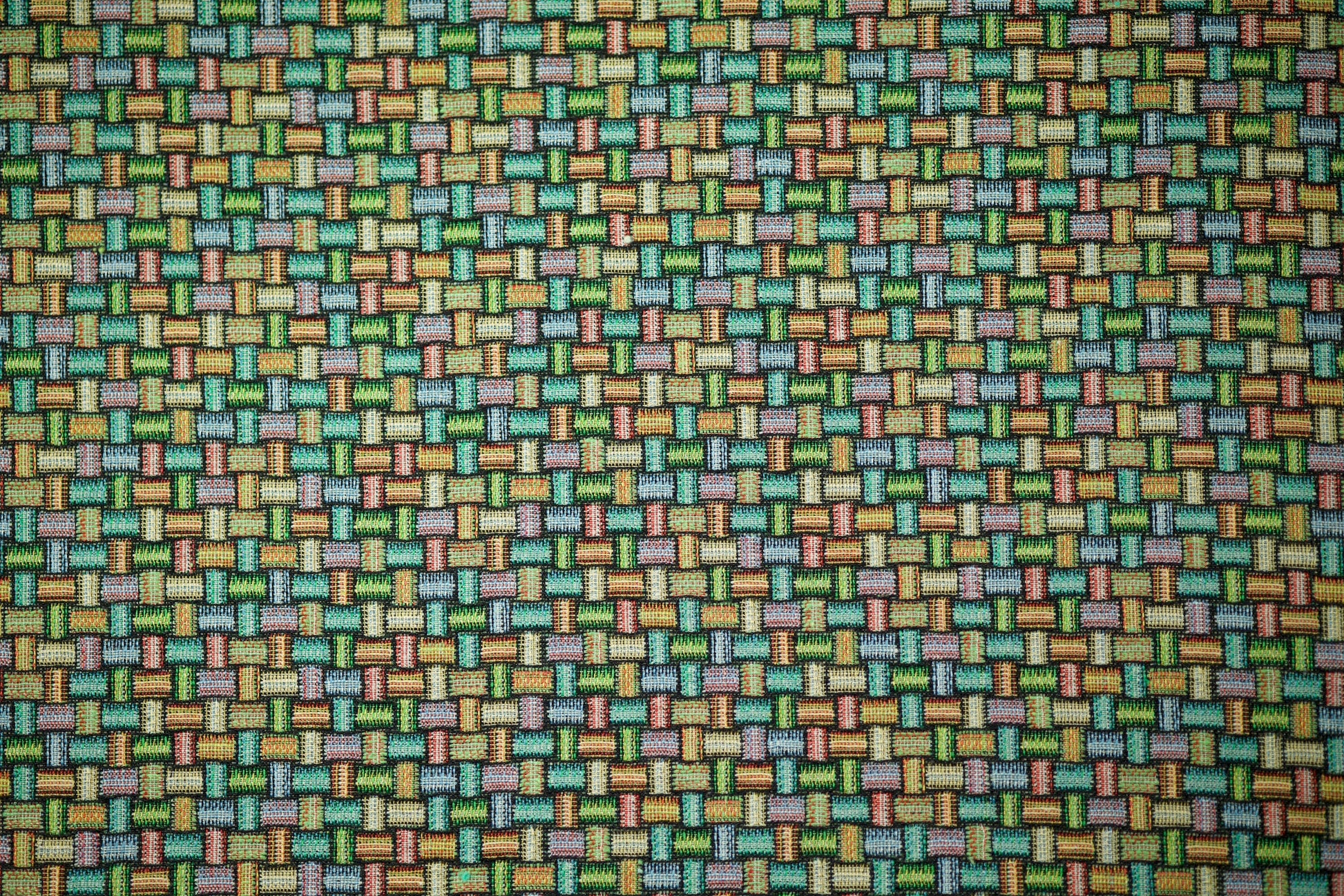 Bunter Möbelstoff mit gewebtem Muster in Multicolor-Farbkombination – perfekt für moderne Polsterprojekte
