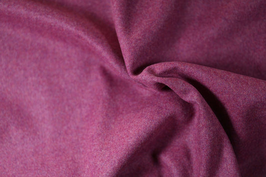 Ausdrucksstarker Wollstoff in Fuchsia – für auffällige Looks