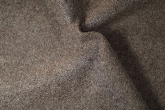 Melierter Wollstoff in Taupe – neutral und elegant