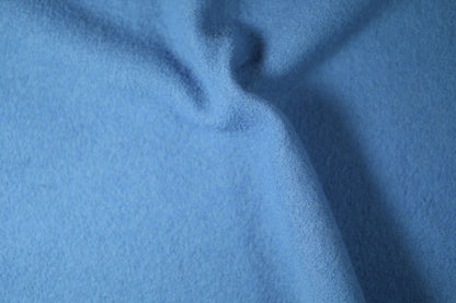 Wollstoff in Eisblau – weich und modern für kreative Projekte