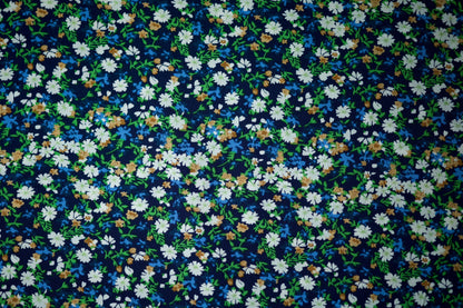 Viskosestoff – Florale Wiese in Blau-Grün – Viskosestoff mit Blumenmuster, weich und fließend – Ideal für Sommerkleider