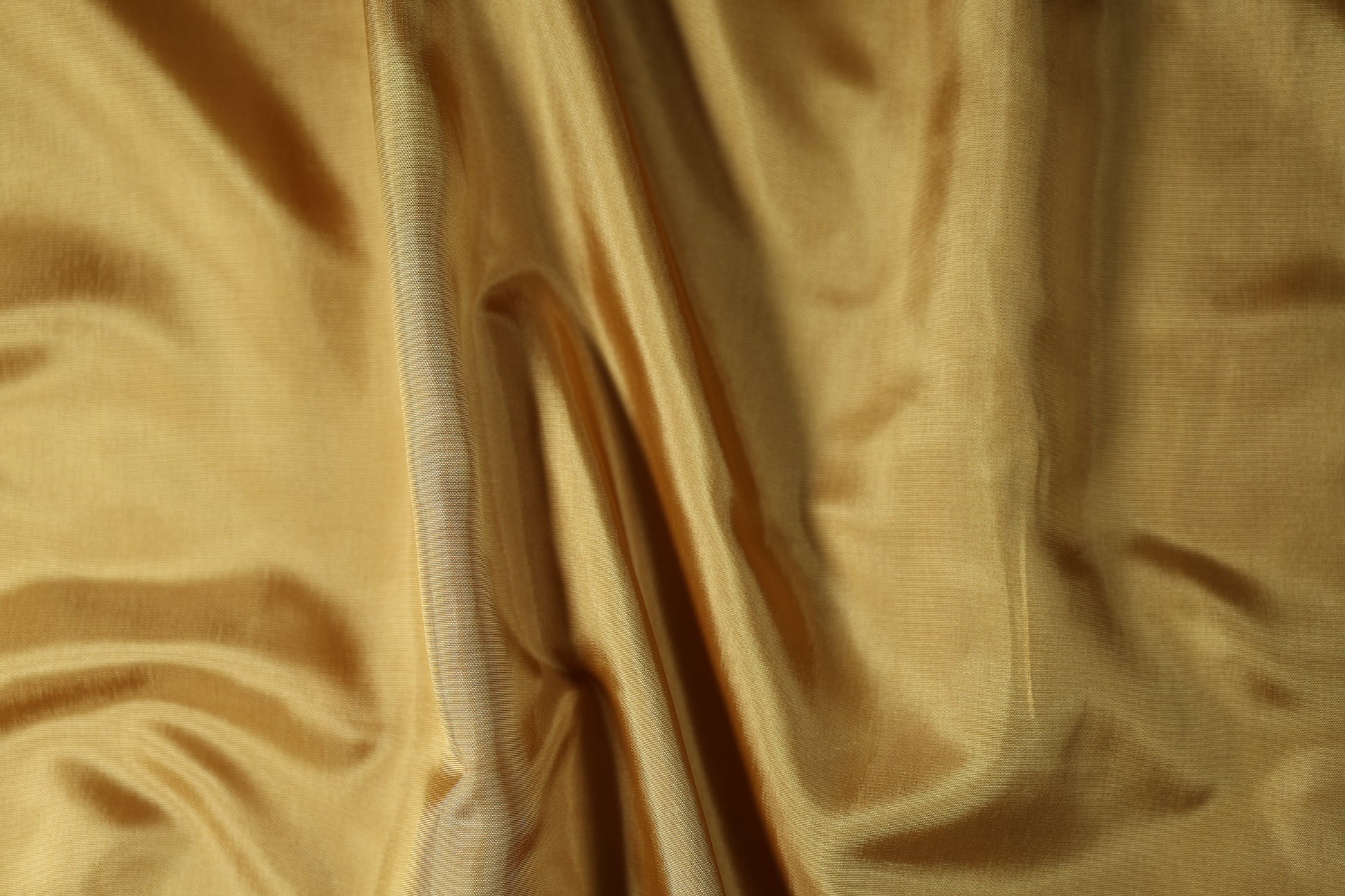Futtertaft in Goldbraun mit edlem Glanz
