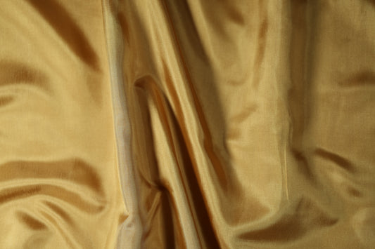 Futtertaft in Goldbraun mit edlem Glanz