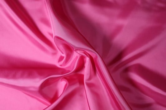 Knalliger Futterstoff in Pink mit Glanz