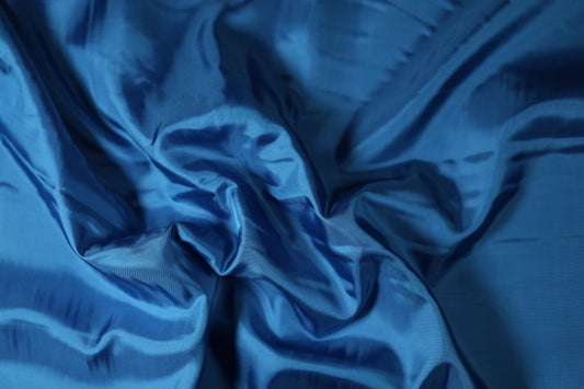 Futterstoff in Himmelblau mit Glanz