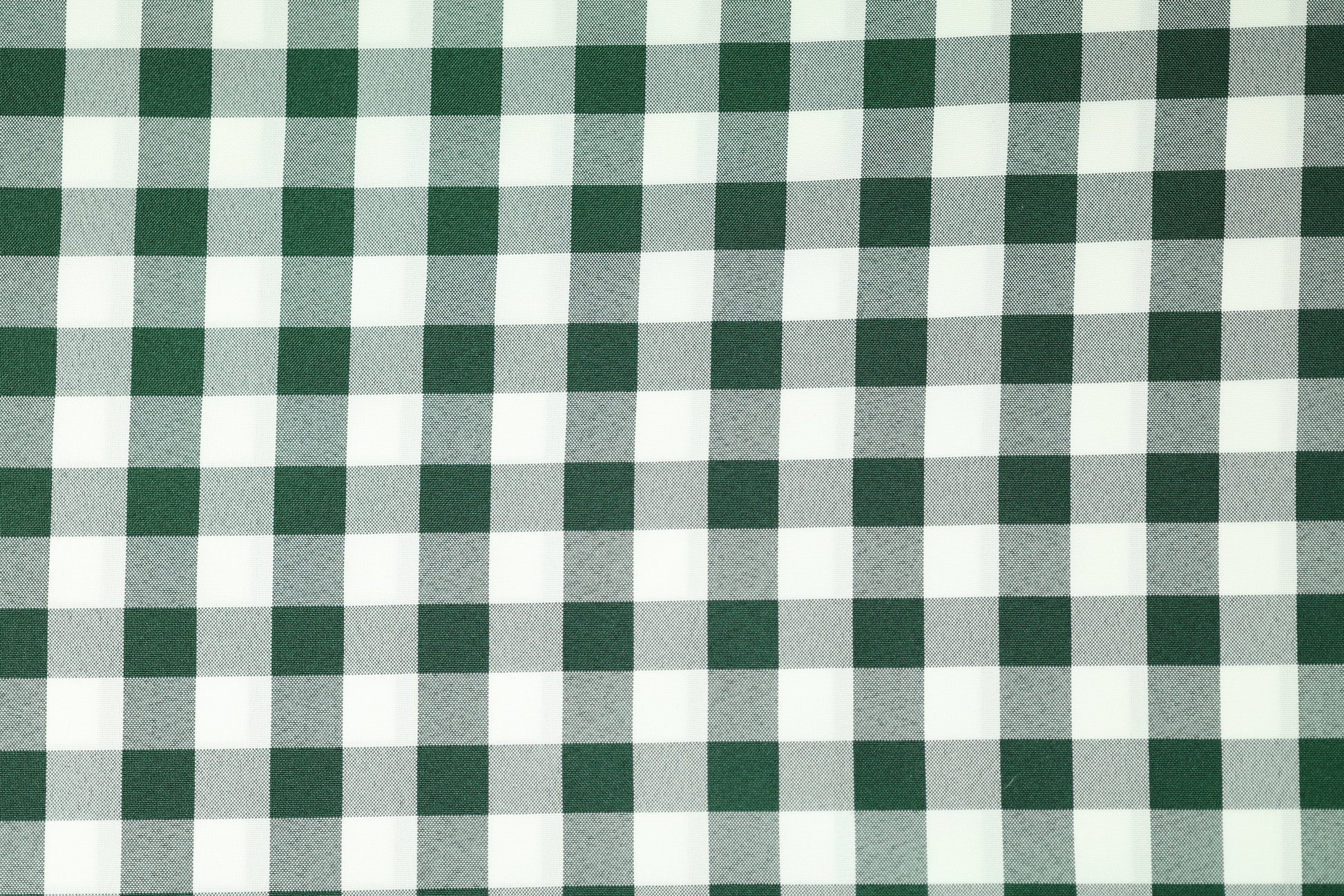 Detailansicht von Polyester Krierte – Grasgrün Karo – edle Optik in Grasgrün