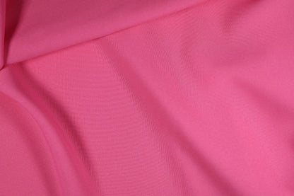 Polyester Panama Stoff in kräftigem Pink – eleganter Faltenwurf