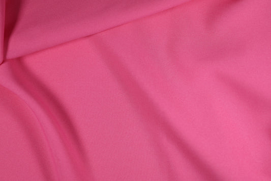 Polyester Panama Stoff in kräftigem Pink – eleganter Faltenwurf
