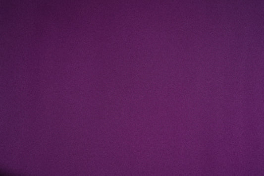 Polyester Panama Stoff in Violett – Nahaufnahme der Stoffstruktur und Farbe