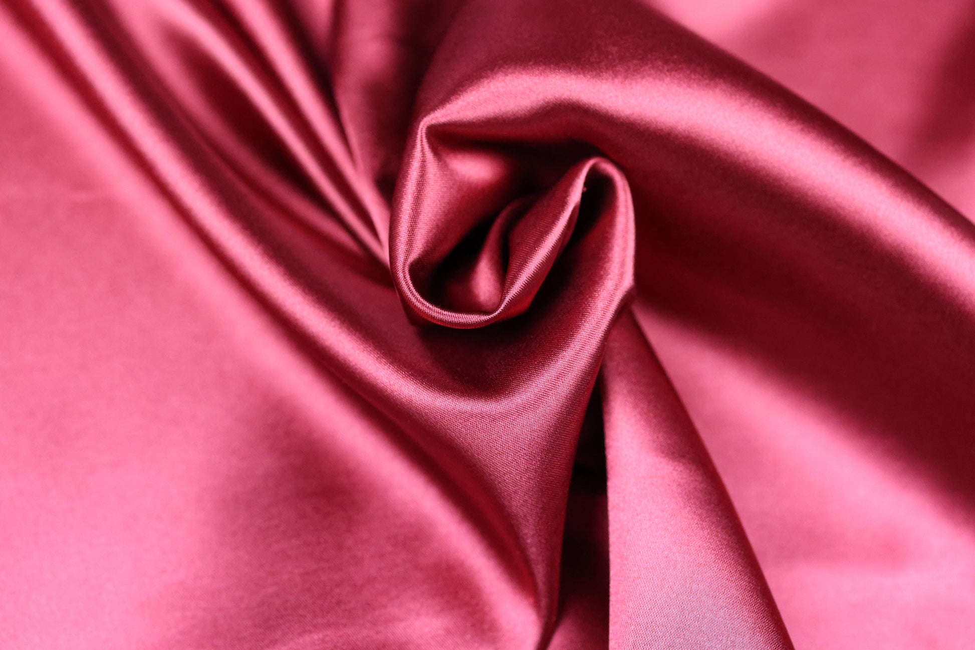 Satin Stoff in Pink Farbe glänzend – weicher Stoff ideal für elegante Kleider, Dekoration oder DIY-Nähprojekte
