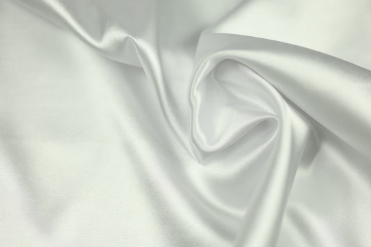 Satin Stoff in Seidenweiß glänzend – weicher Stoff ideal für Brautkleider, Dekoration oder DIY-Nähprojekte